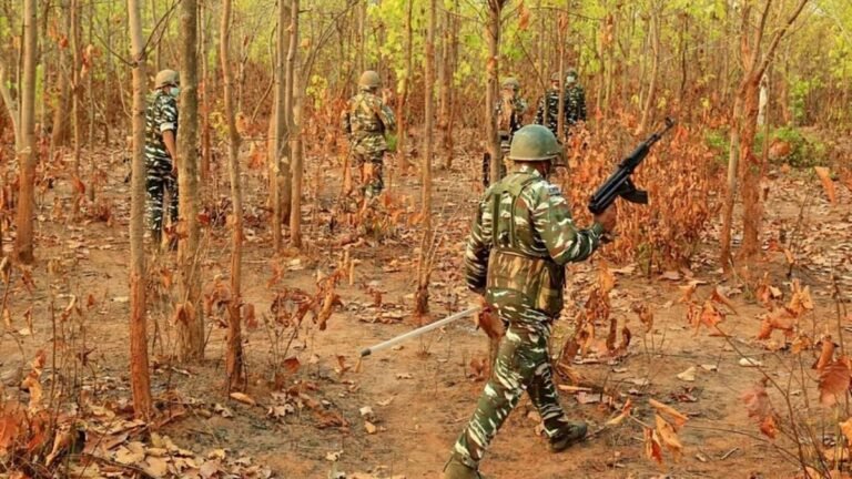 झारखंड के गुमला में सुरक्षाबलों ने मुठभेड़ में तीन नक्सलियों को मार गिराया, दो फरार नक्सलियों की हो रही तलाश