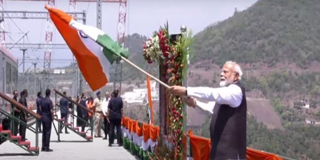 दुनिया के सबसे ऊंचे चिनाब ब्रिज पर PM मोदी ने फहराया तिरंगा, जम्मू-कश्मीर  को मिला विकास का नया सिरमौर | News Wani
