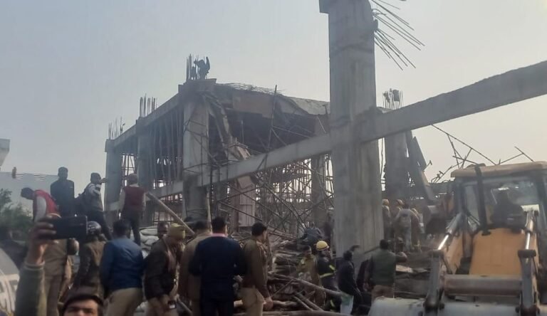 यूपी के कन्नौज रेलवे स्टेशन का निर्माणाधीन लिंटर ढहा, 35 मजदूर दबे, चल रहा था नई बिल्डिंग का निर्माण