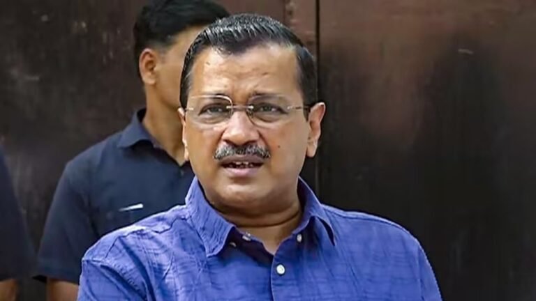दिल्ली के पूर्व मुख्यमंत्री अरविंद केजरीवाल ने भाजपा और कांग्रेस पर साधा निशाना, मिलकर काम करने का लगाया आरोप