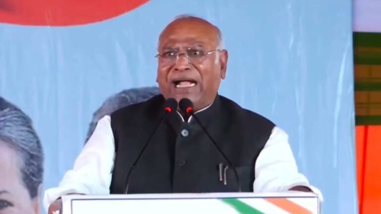 महू में कांग्रेस अध्यक्ष खड़गे ने कहा-क्या गंगा में स्नान करने से क्या खत्म हो जाएगी गरीबी, फिर माफी भी मांग ली