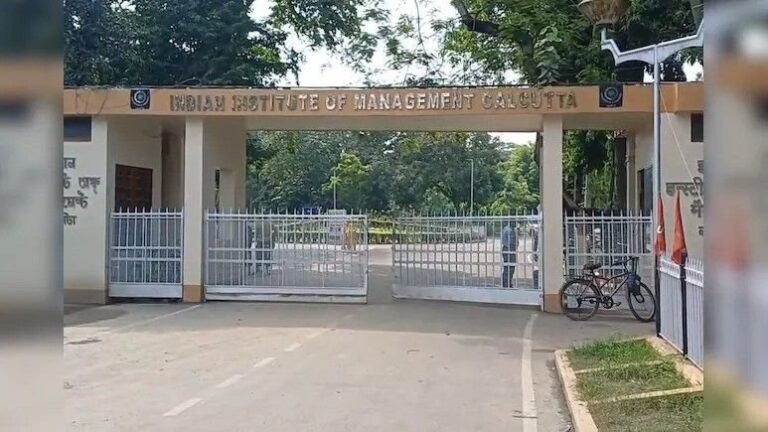 आईआईएम कोलकाता रेप केस में नया मोड़, पिता ने किया दुष्कर्म से इनकार, कहा-ऑटो से गिर गई थी बेटी