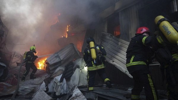 कीव में भारतीय फार्मा कंपनी के गोदाम पर रूसी हमला, यूक्रेन ने लगाया  जानबूझकर निशाना बनाने का आरोप | Ukraine claims Russian missile struck  Indian pharma company Kusum ...