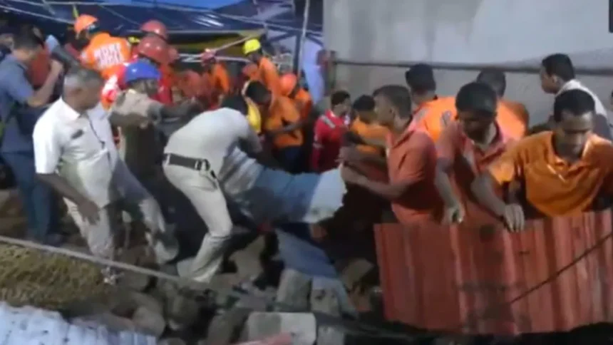विशाखापत्तनम के श्री वराहालक्ष्मी नरसिम्हा स्वामी मंदिर में बड़ा हादसाः चंदनोत्सवम के दौरान दीवार का 20 फीट लंबा हिस्सा गिरा, सात लोगों की ...