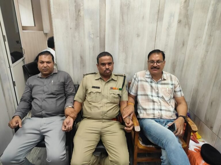 इंदौर के आजाद नगर थाने का उप निरीक्षक धर्मेंद्र राजपूत एक लाख रुपए रिश्वत लेते रंगेहाथों पकड़ाया, इंदौर लोकायुक्त टीम की कार्रवाई