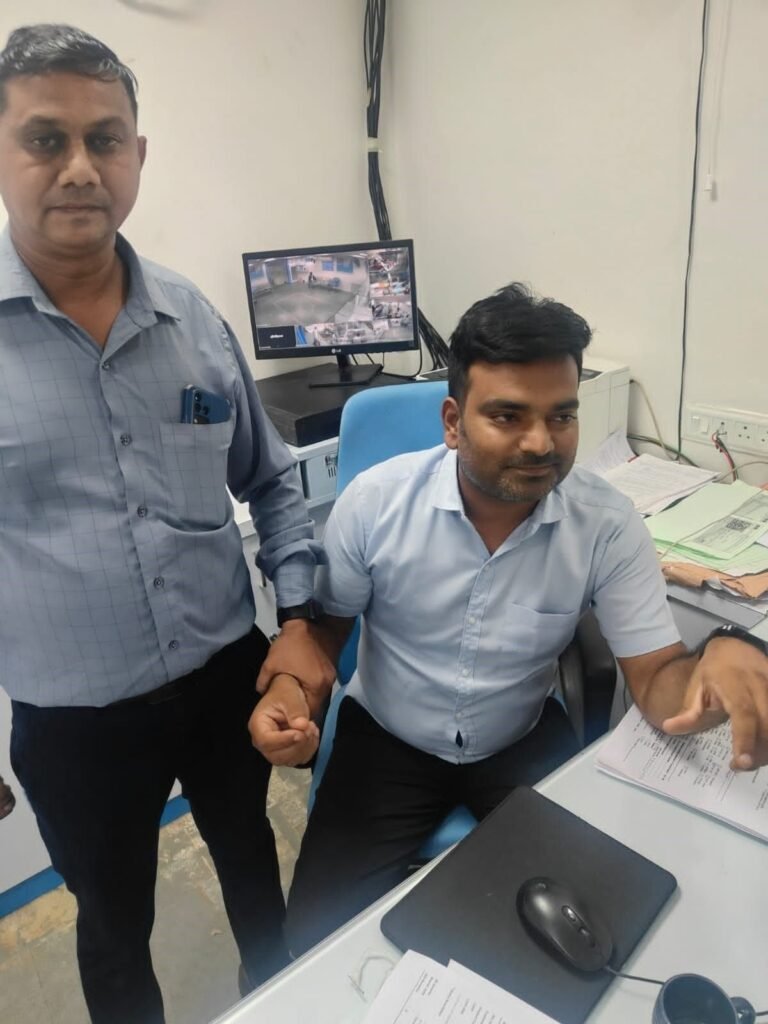 छनेरा के केनरा बैंक का ब्रांच मैनेजर रिश्वत लेते रंगेहाथों पकड़ाया, लोकायुक्त के इंदौर इकाई की कार्रवाई