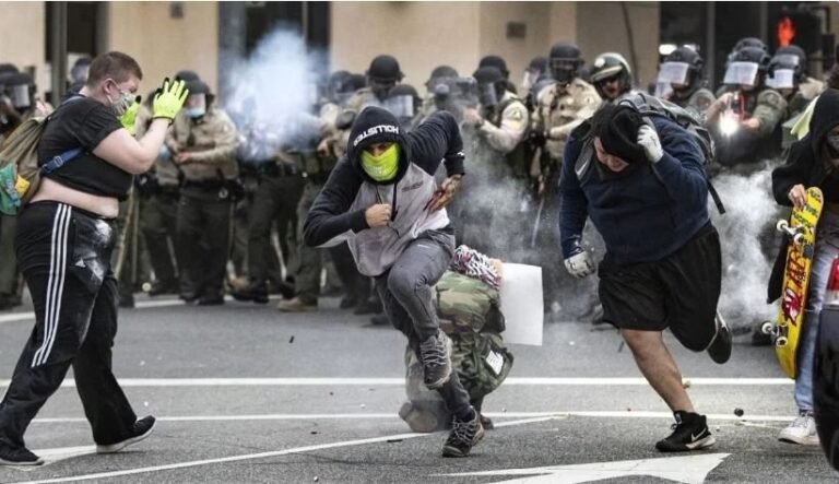 लॉस एंजेलिस में विरोध प्रदर्शनों के बीच ट्रंप ने तैनात किए 4,000 नेशनल गार्ड जवान