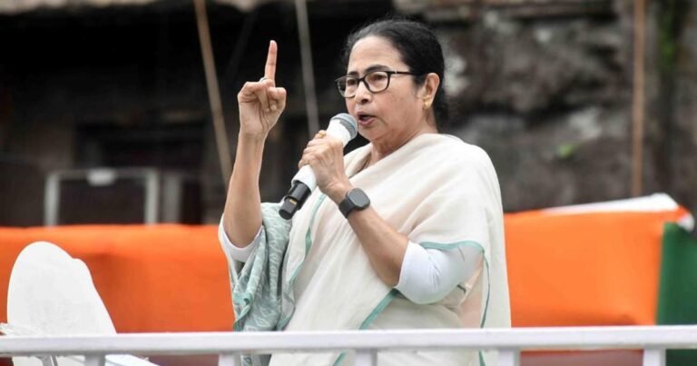 बंगाली नववर्ष ‘पोइला बोइशाख’ की बधाई देने के बहाने ममता बनर्जी ने साधा केंद्र पर निशाना, वोट देने का अधिकार छीनने का लगाया आरोप