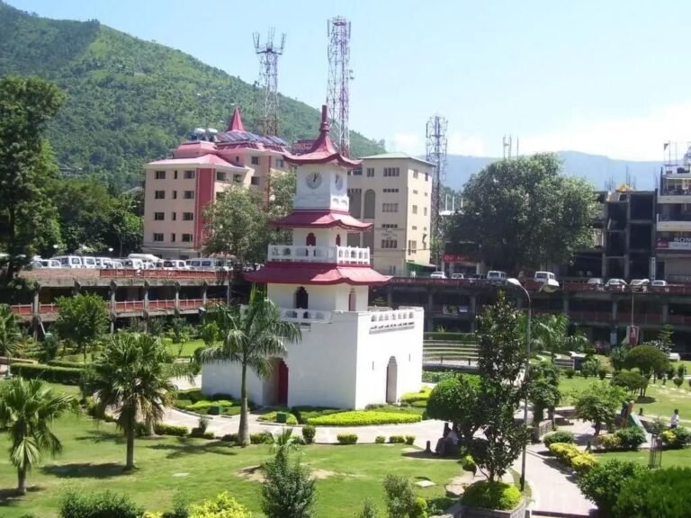 हिमाचल प्रदेश के मंडी में रविवार सुबह भूकंप के झटके, घबराकर घरों से बाहर निकले लोग