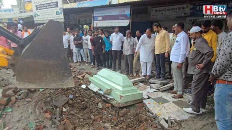 देपालपुर में मंदिर के बाद अब मजार ने भी दिया रास्ता, विधायक मनोज पटेल ने सामंजस्य बिठाकर निकाला समाधान