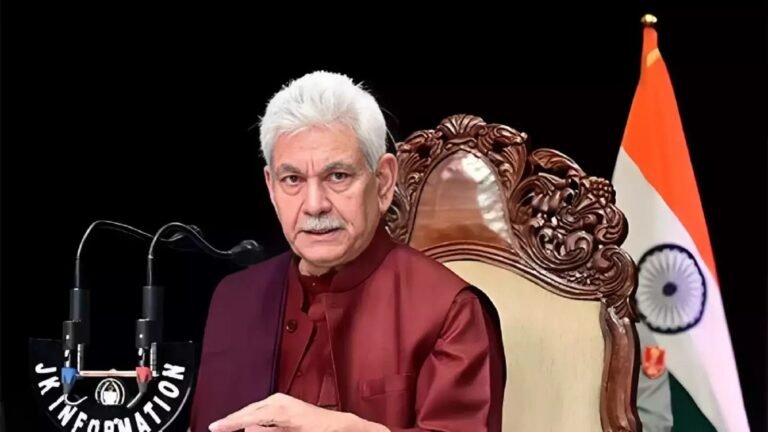 जम्मू-कश्मीर में राज्यपाल का बड़ा एक्शन, आतंकवादी संगठन से संबंध होने के आरोप में तीन कर्मचारी बर्खास्त