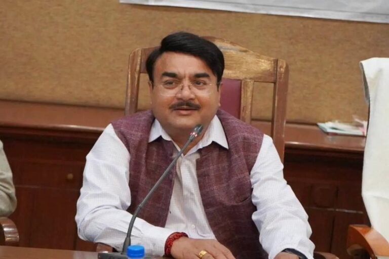 विधानसभा में रो पड़े मंत्री पटेल, कांग्रेस विधायक के परिवार की सुरक्षा सवाल पर हो गए भावुक, बेटे के साथ पुलिस ने की थी मारपीट