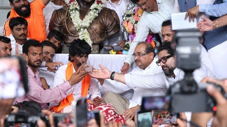 मुंबई में मराठा आरक्षण आंदोलन खत्म, सरकार ने मानी मांगे, मनोज जरांगे ने तोड़ा अनशन