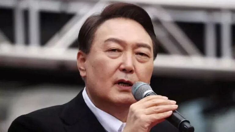 दक्षिण कोरिया में मार्शल लॉ लागू, राष्ट्रपति यून सुक योल ने विपक्ष पर देश विरोधी गतिविधियों का आरोप लगाया