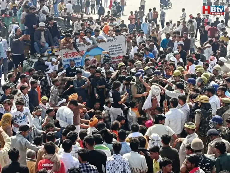 मथुरा में गो रक्षक फरसा वाले बाबा की मौत के बाद फूटा लोगों का गुस्सा, हाईवे किया जाम, पुलिस पर पथराव