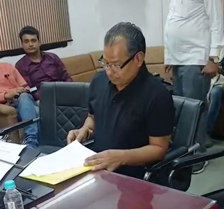 पूर्व सीएम दिग्विजय सिंह की बढ़ी मुसीबत, कांग्रेस नेत्री सरला मिश्रा के भाई ने भोपाल के थाने में की शिकायत