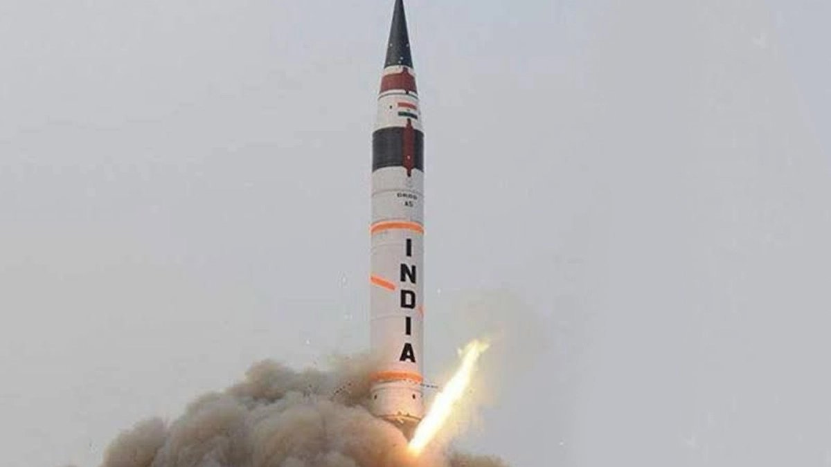 Agni-4 Missile: भारत ने किया बैलिस्टिक मिसाइल अग्नि-4 का सफल परीक्षण, पाकिस्तान और चीन के लिए बढ़ी चिंता | ?? LatestLY हिन्दी