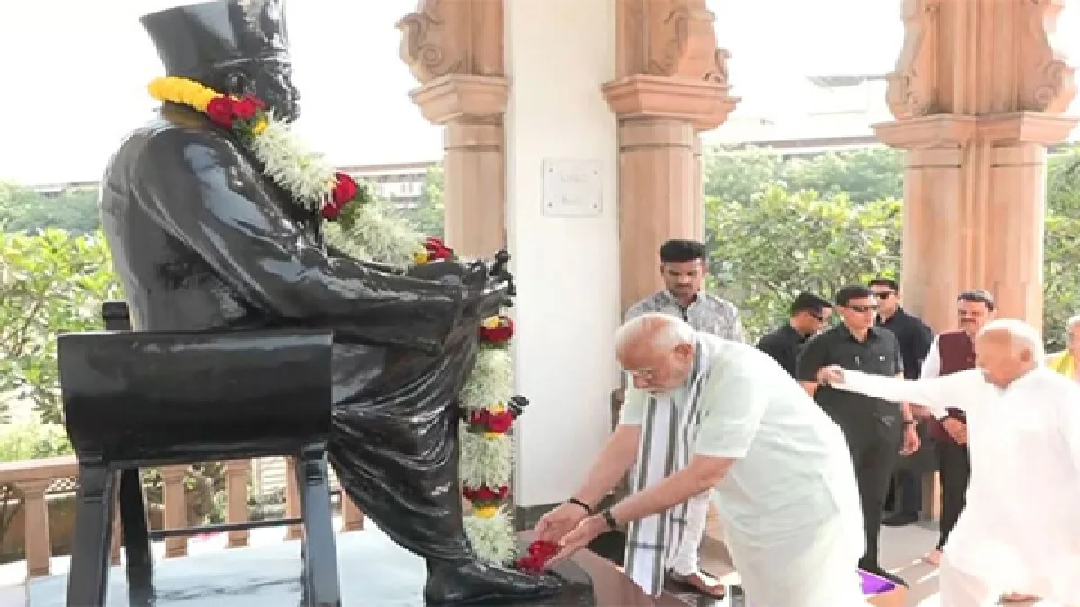 PM Modi In Smriti Mandir And Deekshabhoomi: नागपुर में आरएसएस के स्मृति  मंदिर और दीक्षाभूमि पहुंचे पीएम नरेंद्र मोदी, कहा- राष्ट्र सेवा में आगे  बढ़ने की मिलती ...