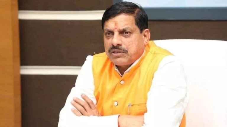 जानलेवा कफ सिरप मामले में सीएम मोहन यादव का एक्शन, जहरीली दवा लिखने वाले डॉक्टर प्रवीण सोनी सस्पेंड