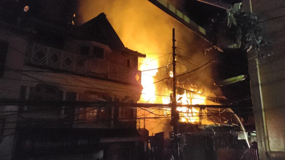 Nainital Fire News: ओल्ड लंदन हाउस में फिर भीषण अग्निकांड, लाखों का नुकसान - another fire broke out at old london house in nainital causing damage worth lakhs