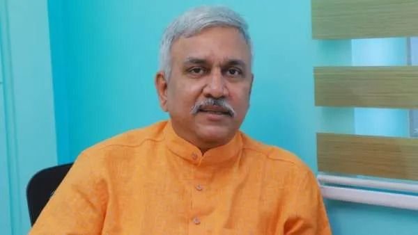 द्रविड़ विवाद; देश की एकता को तबाह कर रहे हैं बाप-बेटे;नारायण तिरुपति  