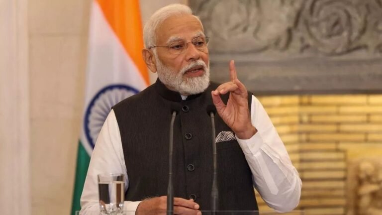 पीएम मोदी ने बिना नाम लिए राहुल गांधी और तेजस्वी यादव पर साधा निशाना, कहा-आजकल लोग जननायक की चोरी करने में लगे