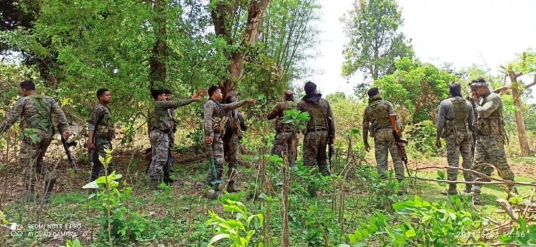 चाईबासा में पुलिस-नक्सली मुठभेड़, 10 लाख का इनामी कमांडर ढेर