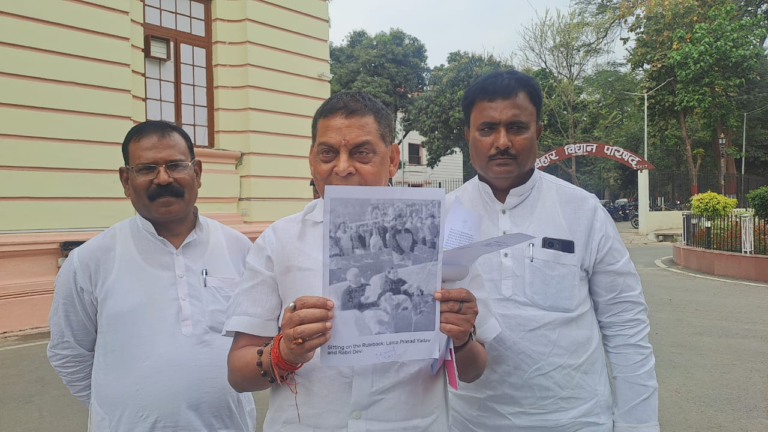 राष्ट्रगान विवाद पर सियासी घमासान: जदयू का लालू परिवार पर पलटवार