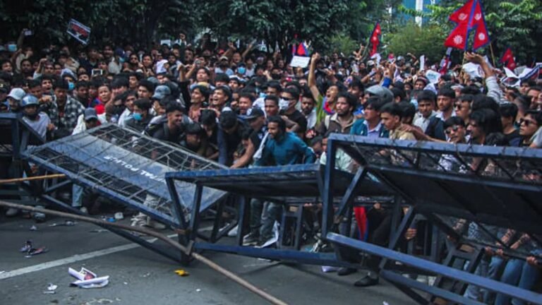 नेपाल ने सोशल मीडिया बैन हटाया, विरोध प्रदर्शनों में 19 की मौत के बाद निर्णय