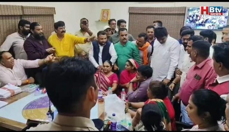 महापौर वर्सेस निगमायुक्त की लड़ाई में बर्बाद हो रहा शहर, देश के सबसे साफ शहर में शुरू हो गई गंदी राजनीति