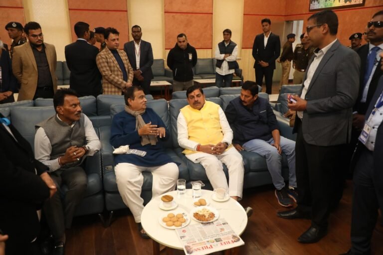 केन्द्रीय सड़क परिवहन मंत्री नितिन गडकरी ने तेजाजी नगर से बलवाड़ा राष्ट्रीय राजमार्ग का किया हवाई निरीक्षण