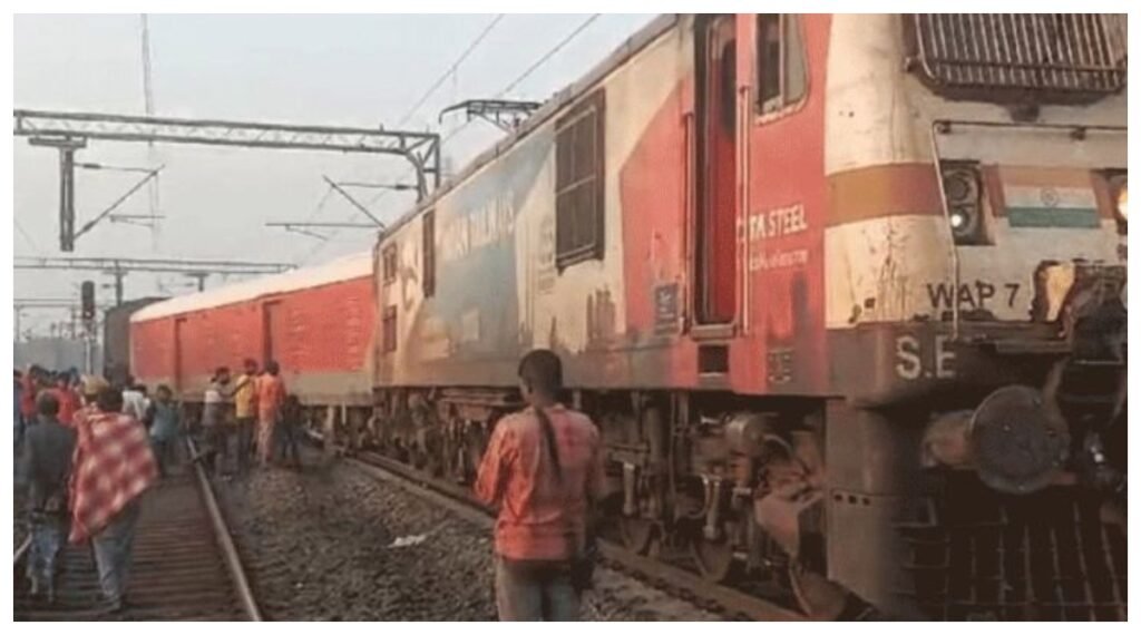 Derail : सिकंदराबाद-शालीमार एक्सप्रेस के तीन डिब्बे पटरी से उतरे..