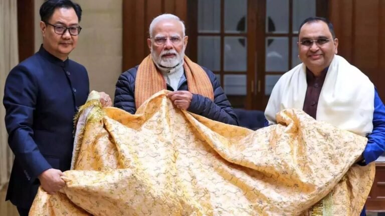 पीएम मोदी के अजमेर शरीफ चादर भेजने पर ओवैसी का तंज …मरहम भी गर लगाया तो कांटों की नोक से…