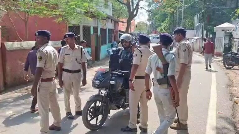 पटना सिविल कोर्ट को ई-मेल से मिली बम से उड़ाने की धमकी, कोर्ट परिसर और ई-मेल भेजने वाले की जांच में जुटी पुलिस