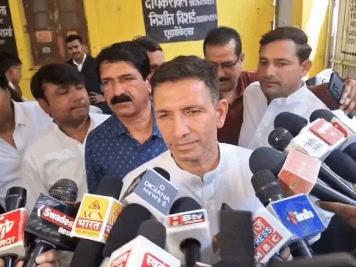 शासकीय कार्य में बाधा डालने के केस में इंदौर कोर्ट में पेश हुए पटवारी, कहा-कोविड काल में जनहित का मुद्दा उठाया था