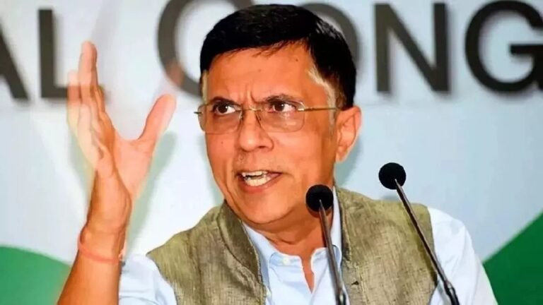 दो वोटर आईडी कार्ड रखने पर कांग्रेस नेता पवन खेड़ा को चुनाव आयोग ने भेजा नोटिस, 8 सितंबर तक मांगा जवाब