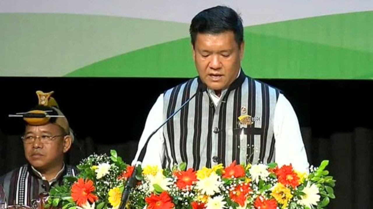तीसरी बार अरुणाचल प्रदेश के CM बने पेमा खांडू, 11 अन्य मंत्रियों ने भी ली शपथ | Pema Khandu today took oath as Arunachal Pradesh CM third time governor KT Parnaik | TV9 Bharatvarsh