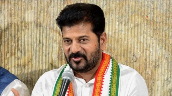 The BJP lashed out at Telangana CM Revanth Reddy over his 'Congress means  Muslims' statement, calling him a follower of Jinnah. | तेलंगाना CM रेवंत  रेड्डी के 'कांग्रेस का मतलब मुसलमान' बयान