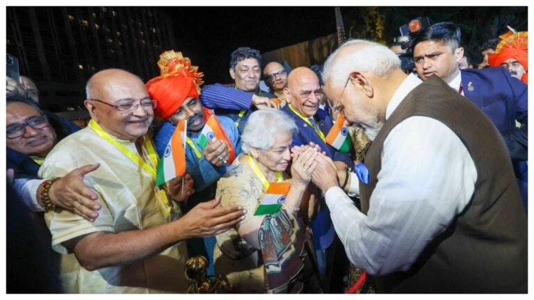 नाइजीरिया पहुंचे  प्रधानमंत्री  मोदी का गर्मजोशी से स्वागत