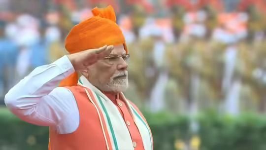 प्रधानमंत्री नरेंद्र मोदी ने लाल किले से 12वीं बार किया ध्वजारोहण