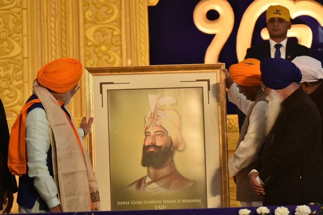 प्रकाश पर्व पर पीएम मोदी ने गुरु गोबिंद सिंह को किया याद, बोले- उनके  बलिदान-साहस को नमन - Pm narendra modi tweets on guru gobind singh prakash  parv sikh gurudwara - AajTak