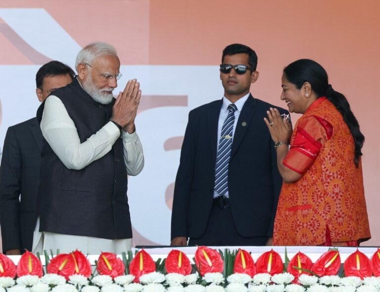 दिल्ली के सीएम के शपथ समारोह में एनडीए ने दिखाई ताकत, अरविंद केजरीवाल और आतिशी ने किया किनारा