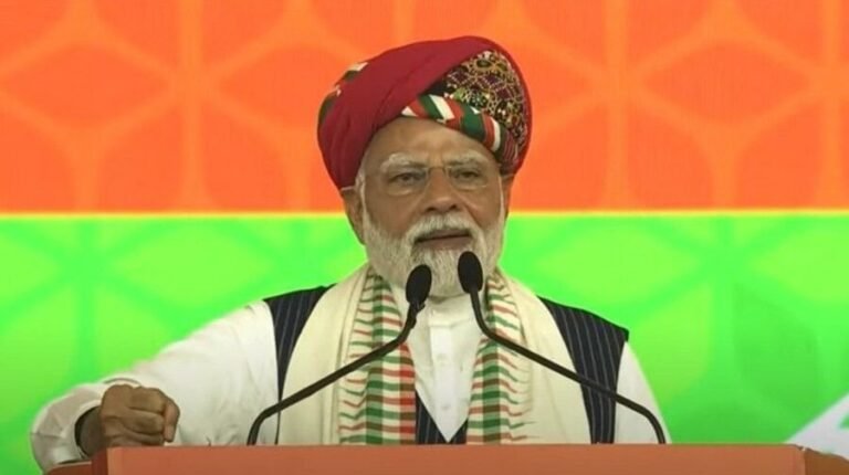 भुज से पीएम मोदी ने दी पाकिस्तान को चेतावनी-चैन से जियो, रोटी खाओ, वर्ना मेरी गोली तो है ही