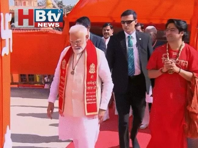 बागेश्वरधाम से पीएम मोदी का विपक्ष पर हमला, कहा-एक वर्ग धर्म का माखौल उड़ा कर लोगों को तोड़ने में जुटा है