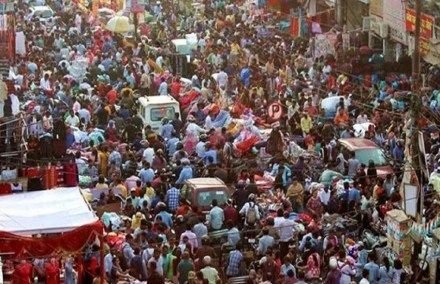 जनसंख्या नियंत्रण का असर: भारत की जन्म दर 1.9 पर पहुंची, जनसांख्यिकीय बदलाव के संकेत