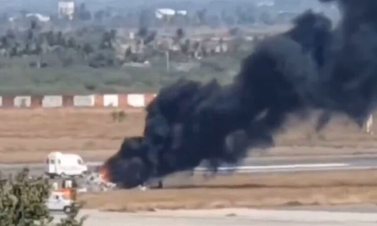 गुजरात के पोरबंदर एयपोर्ट पर हादसा, कोस्टगार्ड का हेलीकॉप्टर क्रैश, तीन की मौत