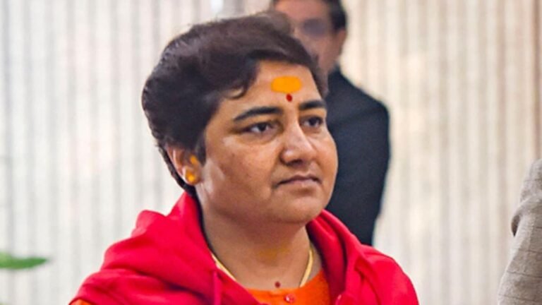 पूर्व सांसद प्रज्ञा ठाकुर ने पहलगाम आतंकी हमले को मुसलमानों द्वारा हिंदुओं पर आक्रमण बताया, करणी सेना के कार्यक्रम में हुईं शामिल