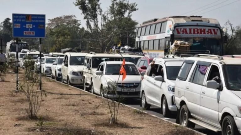 प्रयागराज महाकुंभ में जाने वालों की बढ़ी भीड़, मध्यप्रदेश-उत्तरप्रदेश बॉर्डर पर लंबा जाम, घंटों फंसे रहे श्रद्धालु