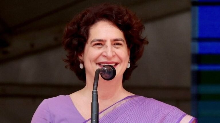 वायनाड में प्रियंका खेल रही हैं इमोशनल कार्ड, लोगों को सुना रहीं बचपन की बात, मदर टेरेसा से जुड़ी यादें भी की साझा