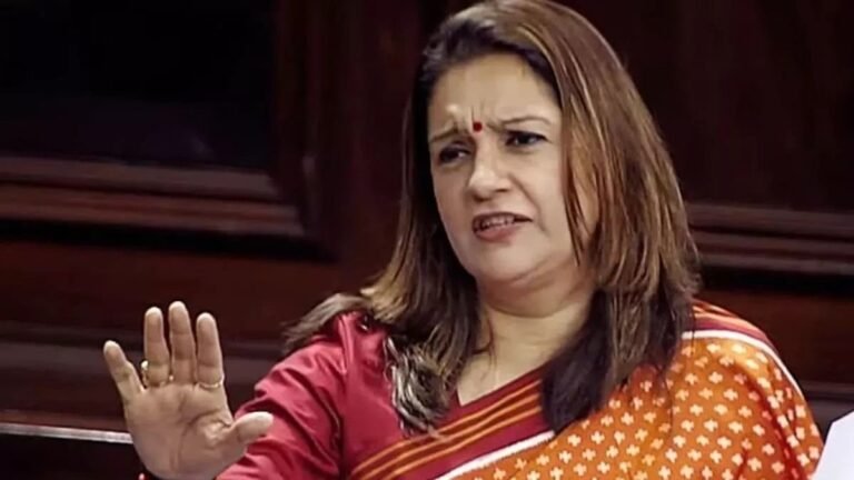 शिवसेना यूबीटी सांसद प्रियंका चतुर्वेदी ने चुनाव आयोग पर साधा निशाना, कहा-सिर्फ भाजपा का विश्वास जीतने के लिए काम कर रहा आयोग